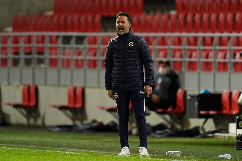 Vitor Pereira, técnico na mira do Corinthians — Foto: Getty Images