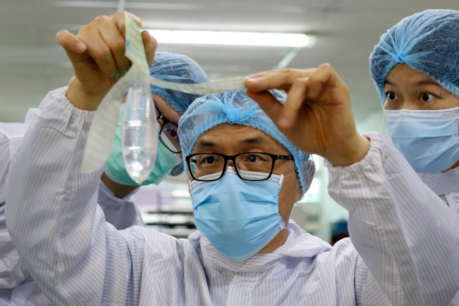 O preservativo é feito de uma material fino e resistente (Foto: Reprodução/Metro)