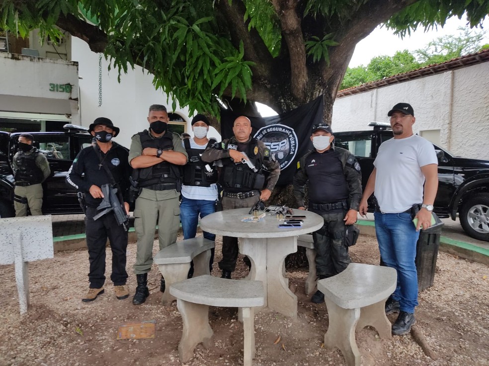 Policiais da Força Tarefa do Piauí durante operação em Teresina — Foto: Ângela Bispo/TV Clube