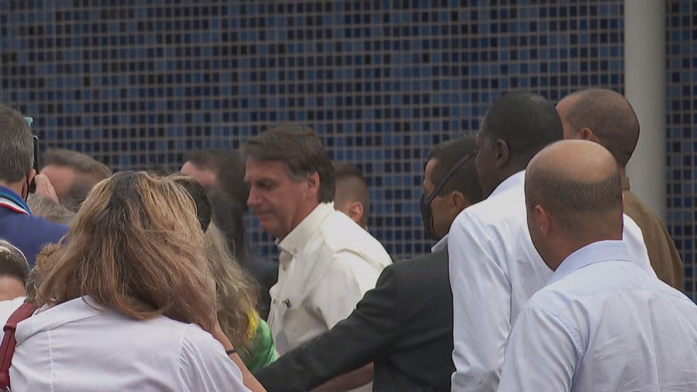 O presidente Jair Bolsonaro desembarca no Aeroporto Estadual Leite Lopes em Ribeirão Preto (SP) — Foto: Ronaldo Gomes/EPTV