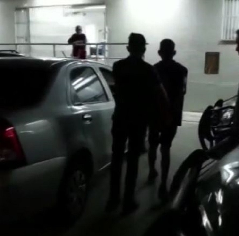 Homem foi preso no ES suspeito de induzir adolescente a matar os pais e tirar a própria vida — Foto: Reprodução/TV Gazeta