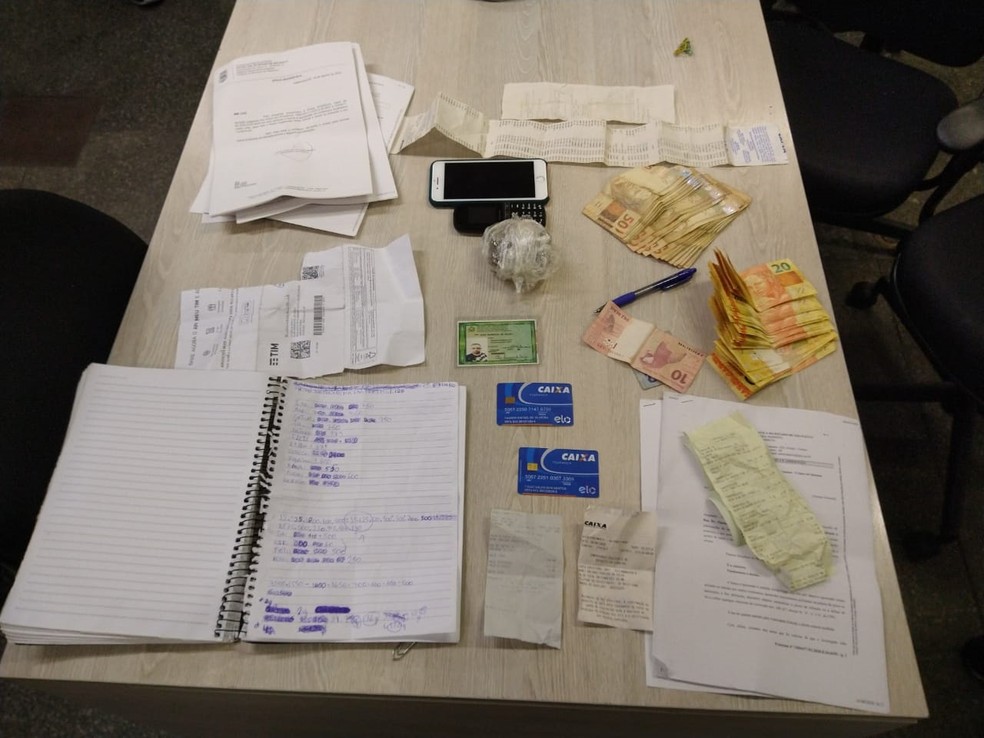 Material apreendido com o homem pela polícia de Araçatuba — Foto: Divulgação/GOE