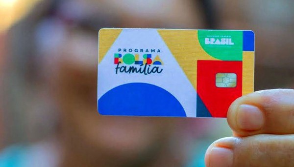 Bolsa Família começará a pagar valor extra de R$ 50 para cada criança e jovem neste mês