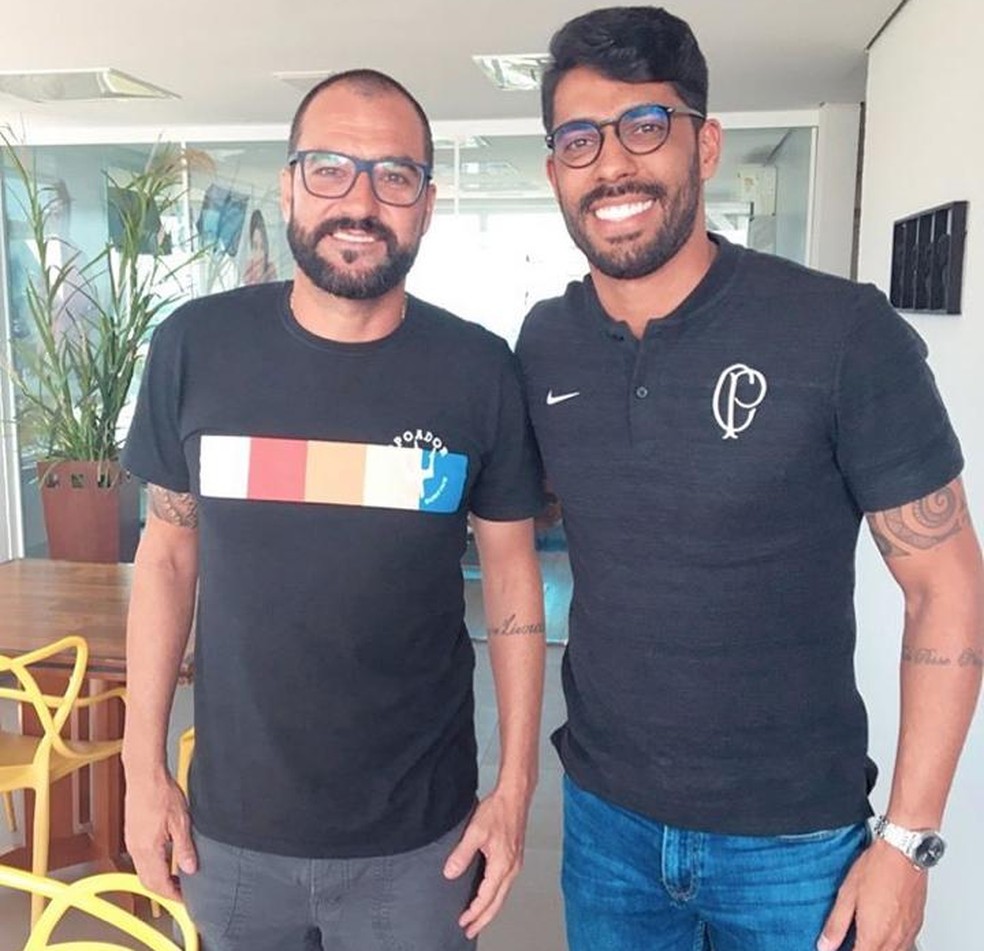 Prestes a se aposentar, Danilo encontra jogadores do Corinthians em Goiânia 