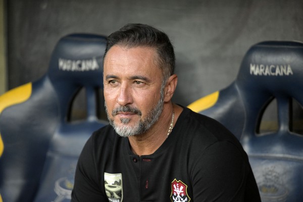 Vitor Pereira em Vasco x Flamengo — Foto: André Durão / ge