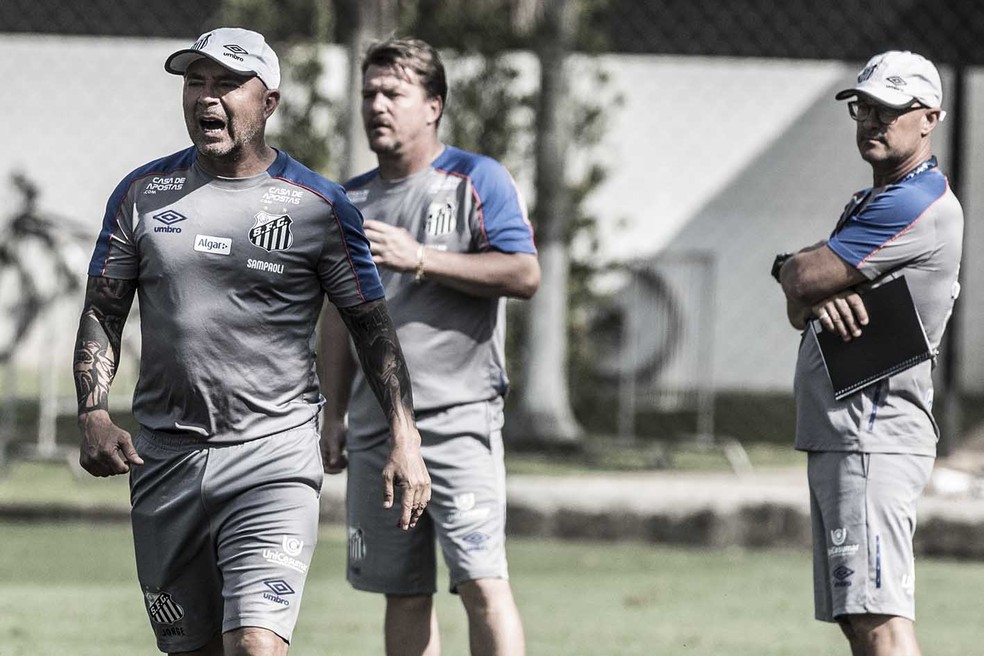 Jorge Desio (à direita) trabalha há anos com Sampaoli — Foto: Ivan Storti/Santos FC