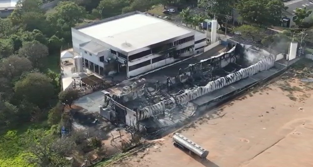 Empresa ficou destruída após incêndio em Itupeva — Foto: Jornal Coisas de Itupeva/Divulgação 