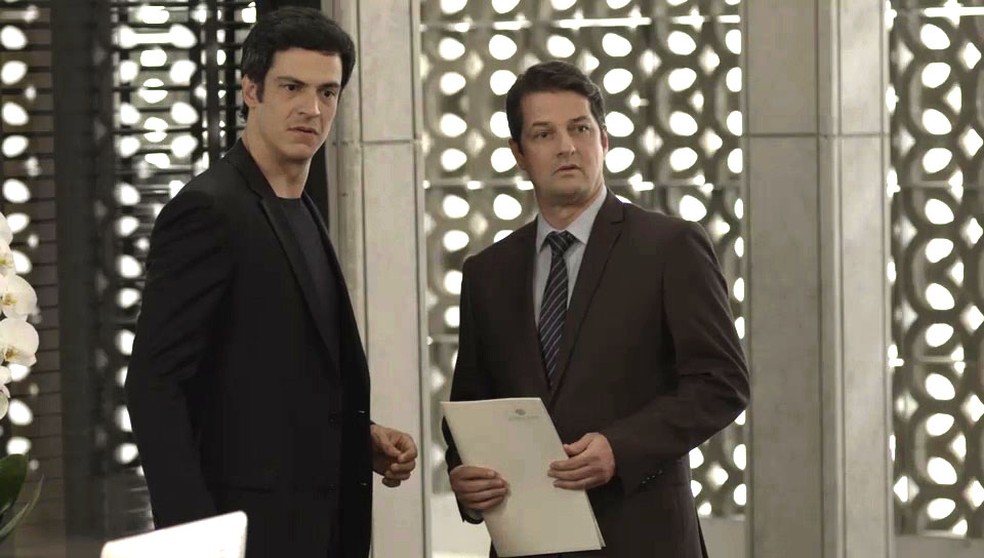 Eric e Malagueta não conseguem esconder a surpresa (Foto: TV Globo)