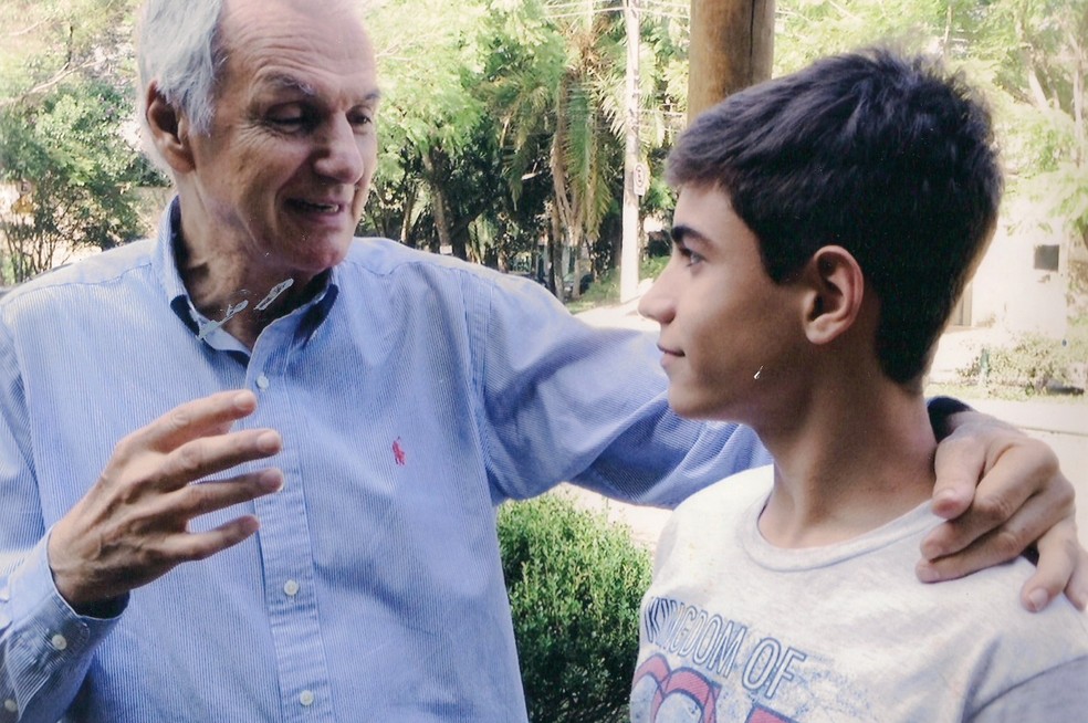 Nuno Cobra, que foi preparador f&Atilde;&shy;sico de Ayrton Senna, com Lucas Rosa &acirc;?? Foto: Arquivo pessoal/Lucas Rosa