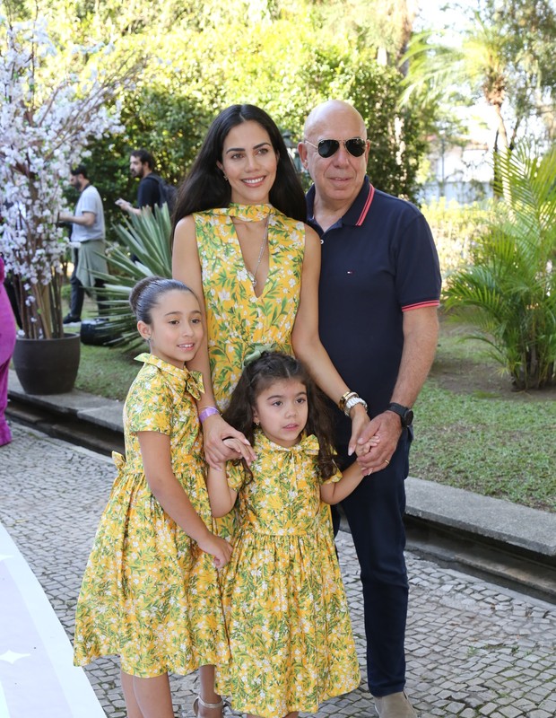 Daniela Albuquerque e  Amilcare Dallevo Jr com as filhas, Antonella e Alice (Foto: Claudio Augusto/Brazil News)