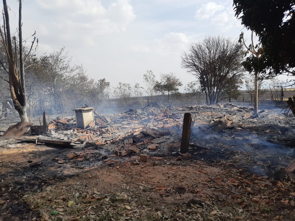 Incêndio devastou área rural em Marília (SP) nesta quarta-feira (25) — Foto: Corpo de Bombeiros/ Divulgação