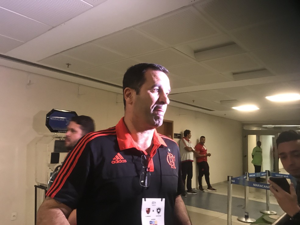 Ricardo Lomba, vice de futebol do Flamengo, se mostrou inconformado  (Foto: Amanda Kestelman)