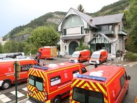 Raio causa acidente e deixa 12 feridos em bonde na França (Florian Albessard/AFP)