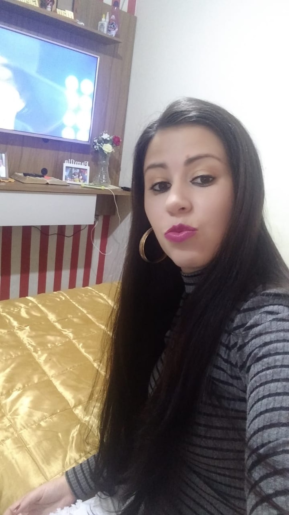 Gleice dos Santos perdeu o emprego e lamenta ainda o fechamento do sal&atilde;o de cabeleireiro do marido &mdash; Foto: Arquivo pessoal