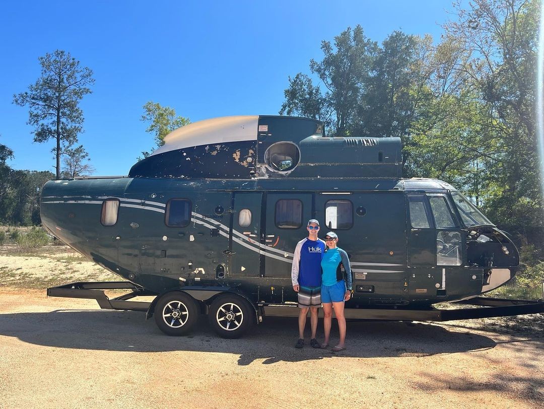 Blake Morris e Maggie Morton são pilotos de helicóptero da Guarda Costeira dos EUA (Foto: reprodução Instagram )