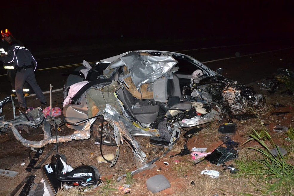 Acidente ocorreu na noite deste sÃ¡bado (11), em ParapuÃ£ (Foto: Cristiano Nascimento/FM MetrÃ³pole)