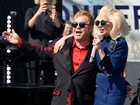 Elton John faz show surpresa com Lady Gaga em Los Angeles