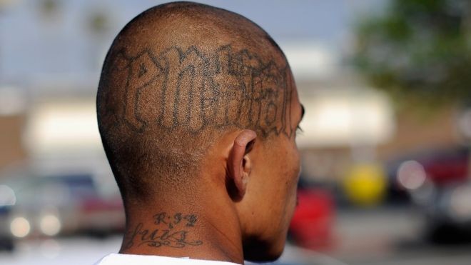 Em Sacramento, os crimes violentos costumam ser atribuídos às gangues (Foto: Getty Images via BBC News)