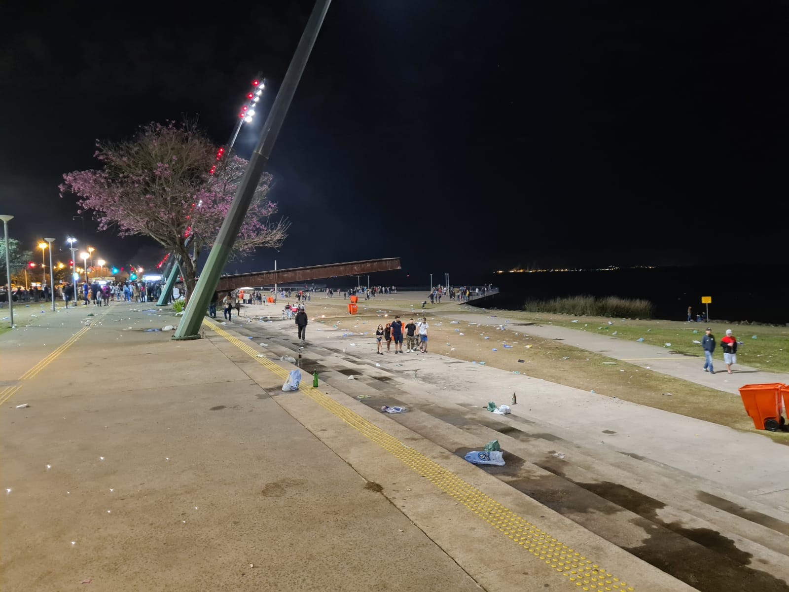 Aglomeracao Com Cerca De 5 Mil Pessoas E Dispersada Na Orla Do Guaiba Em Porto Alegre Diario De Bage