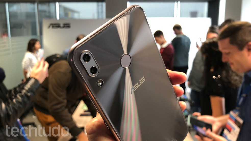 Leitor de impressões digitais na traseira do Asus Zenfone 5 (Foto: Thássius Veloso/TechTudo)