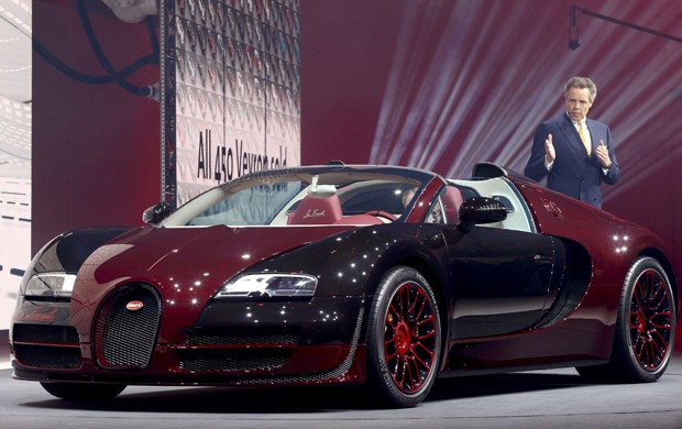 Bugatti apresentou a última edição do Veyron, chamada de La Finale, nesta segunda-feira (2) (Foto: Arnd Wiegmann / Reuters)