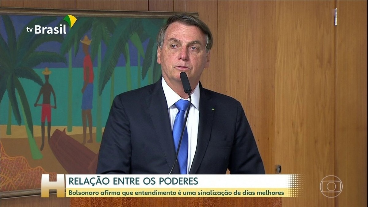 Bolsonaro vira a chave, se distancia da ala ideológica e adota agenda mais política