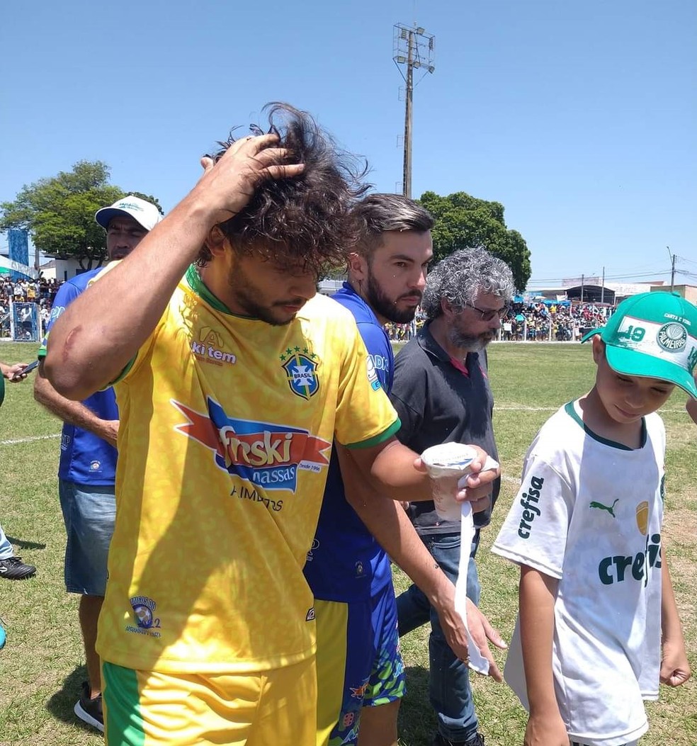 Scarpa recebe homenagem de palmeirenses e leva três mil fãs a jogo solidário em Hortolândia