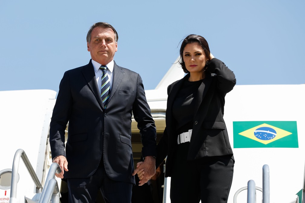 Presidente Jair Bolsonaro e primeira-dama Michelle chegam a Montevidéu para posse de Luis Lacalle Pou como presidente do Uruguai neste domingo (1º) — Foto: Carolina Antunes/PR