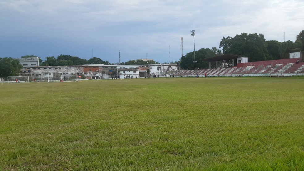 Estrelão treina no CT José de Melo na tarde desta segunda-feira — Foto: Kelton Pinho
