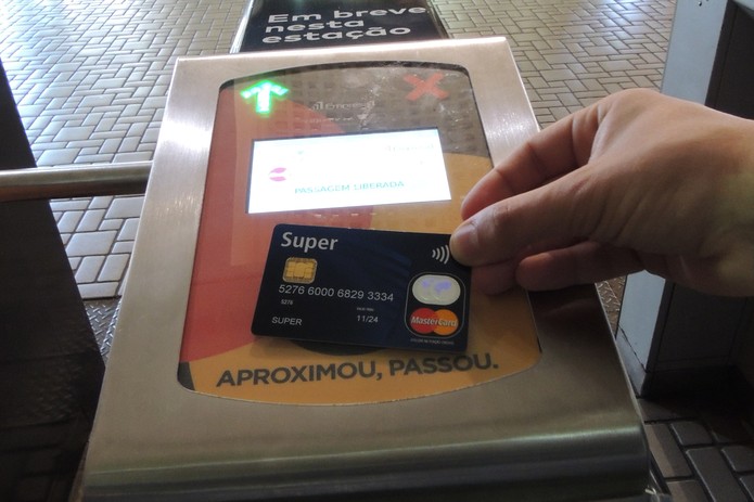 Usuários de trem no Rio de Janeiro poderão usar cartão sem contato para pagar a passagem (Foto: Divulgação/Mastercard)