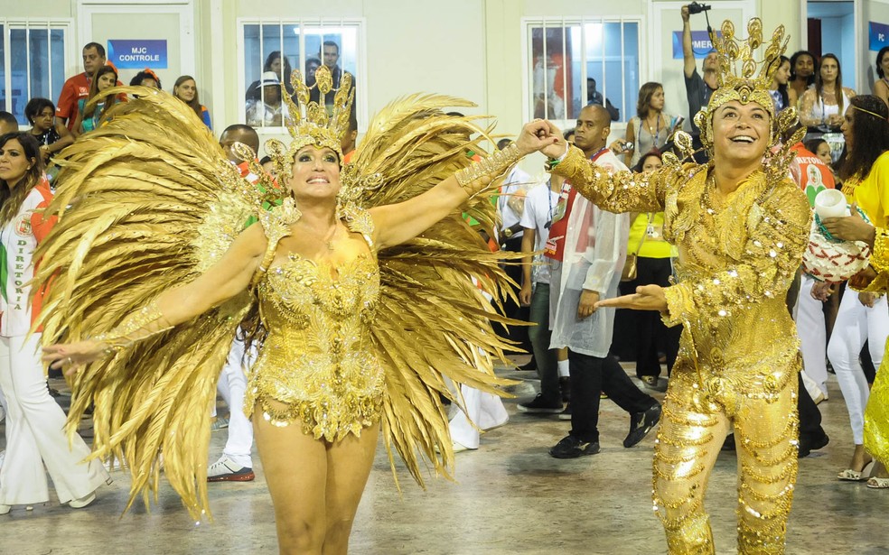 Susana Vieira e David Brazil, quando foram rainha e rei de bateria da Grande Rio — Foto: Alexandre Durão/G1