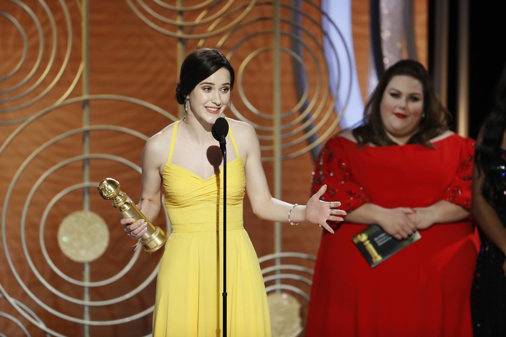 Rachel Brosnahan vence o Globo de Ouro de melhor atriz em série de comédia ou musical por 'The Marvelous Mrs. Maisel' — Foto:  Paul Drinkwater/NBC Universal/Handout via REUTERS 