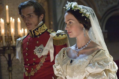 Emily Blunt em A Jovem Rainha Vitória (2009)