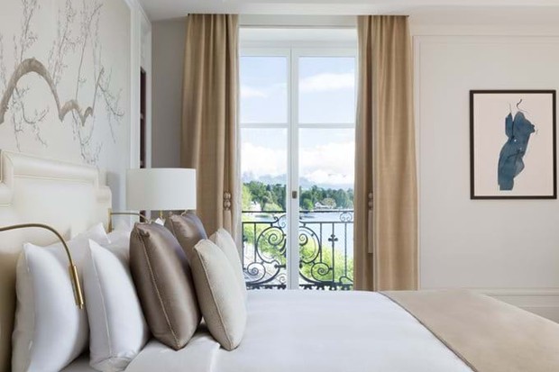 Inspirado na Belle Époque, novo hotel de luxo tem vista panorâmica para o lago de Genebra (Foto: Divulgação)