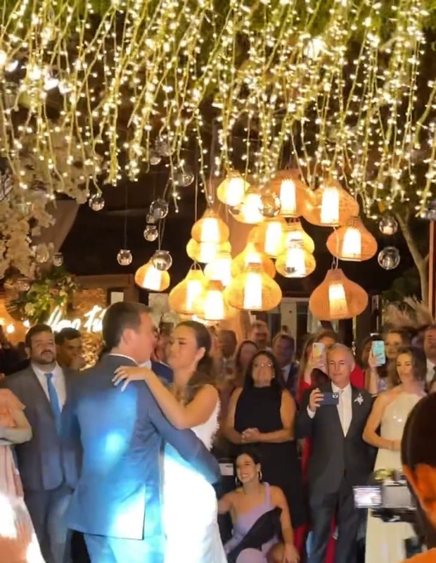 Amanda Richter e deputado Felipe Carreras fazem festa de casamento (Foto: Reprodução/Instagram)
