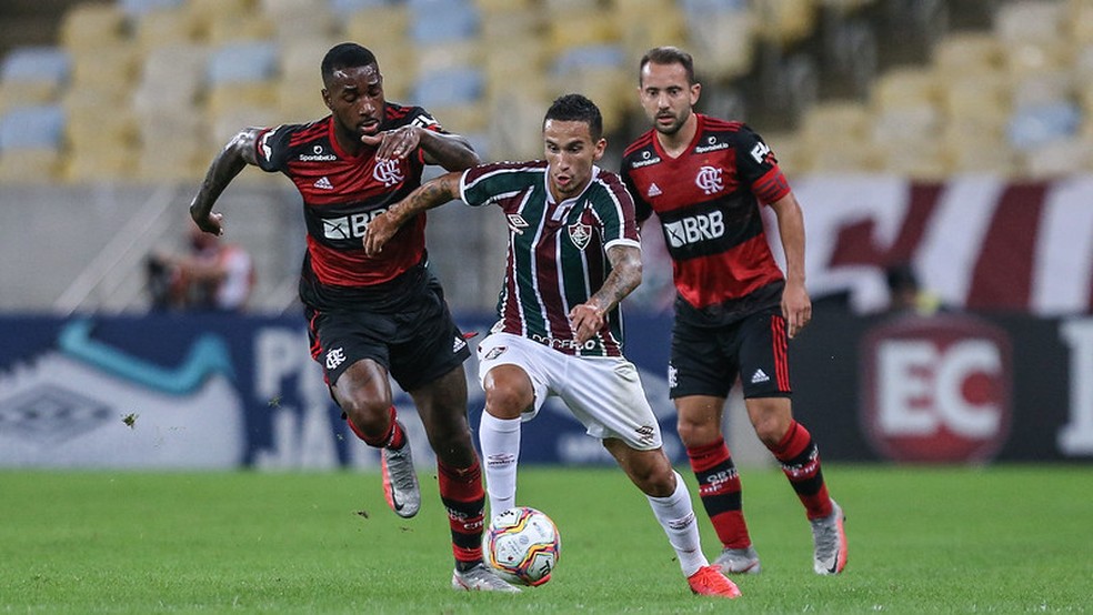 Baixinho Dodi foi um gigante na marcação tricolor — Foto: Lucas Merçon / Fluminense FC