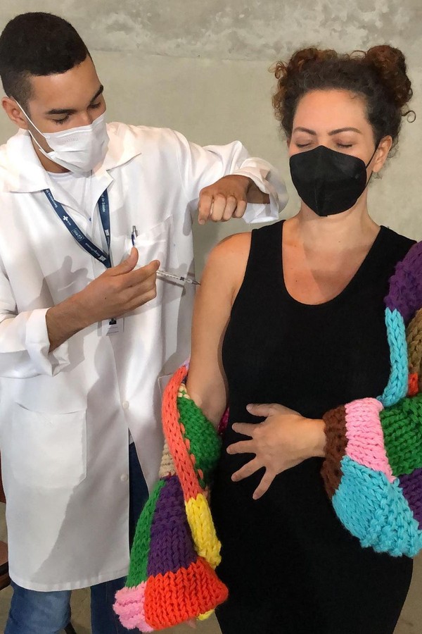 Fabíula Nascimento é vacinada contra Covid-19 (Foto: Reprodução Instagram) Fabíula Nascimento é vacinada contra Covid-19 (Foto: Reprodução Instagram)