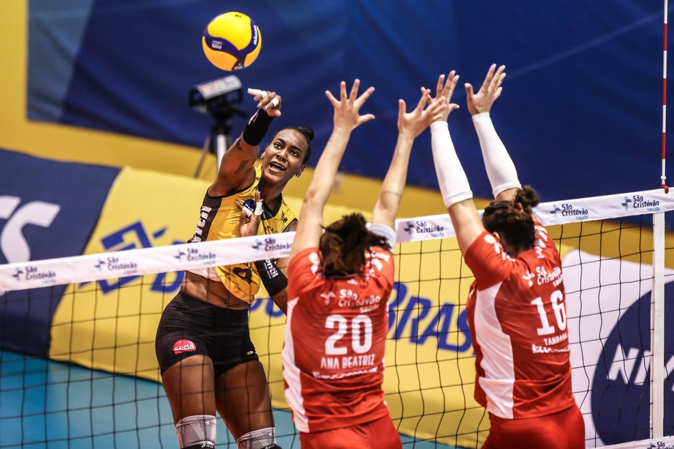 Osasco Praia Clube Superliga — Foto: Wander Roberto/Inovafoto/CBV