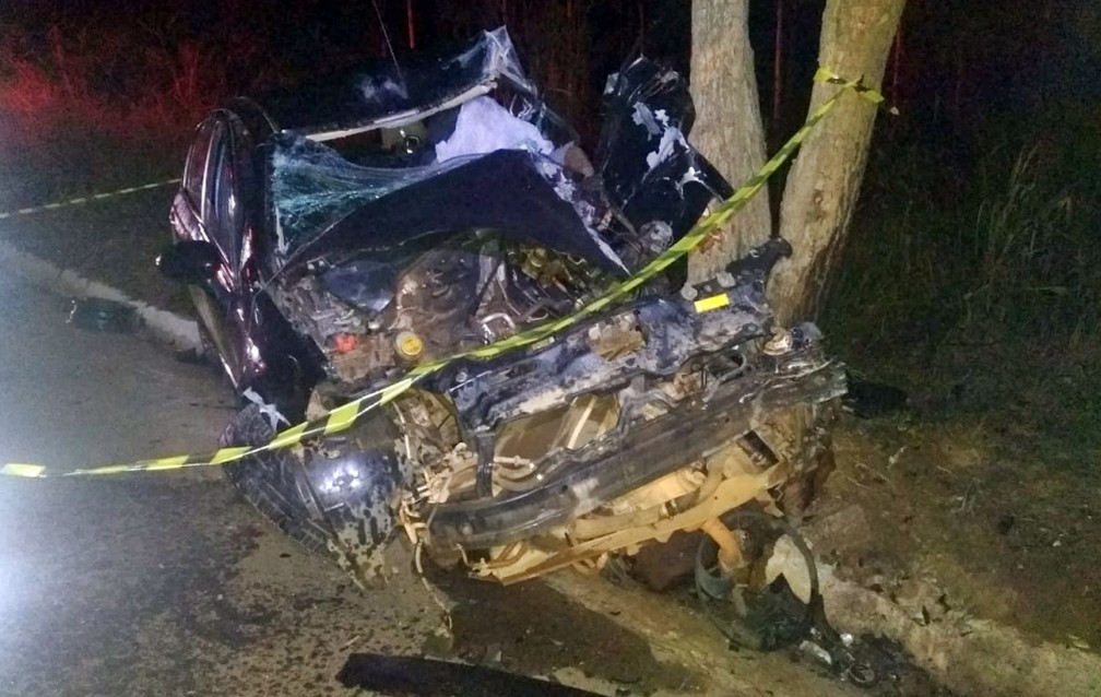 Batida entre veÃ­culos deixa 4 mortos entre Boa EsperanÃ§a e Santana da Vargem (Foto: Corpo de Bombeiros)