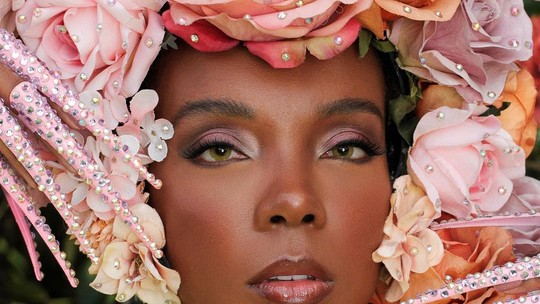 Vogue elege os melhores looks florais do Baile para te inspirar no Carnaval