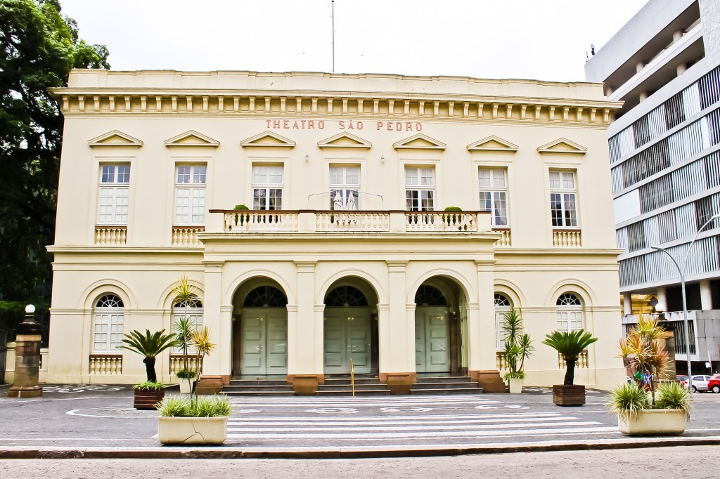 Theatro São Pedro se prepara para a reabertura; cinemas de Porto Alegre já recebem público