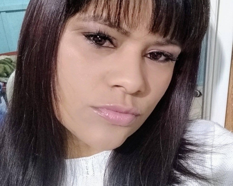Mulher de 40 anos foi morta ao tentar defender a filha de um vizinho em Itapoá  — Foto: Redes sociais/Reprodução