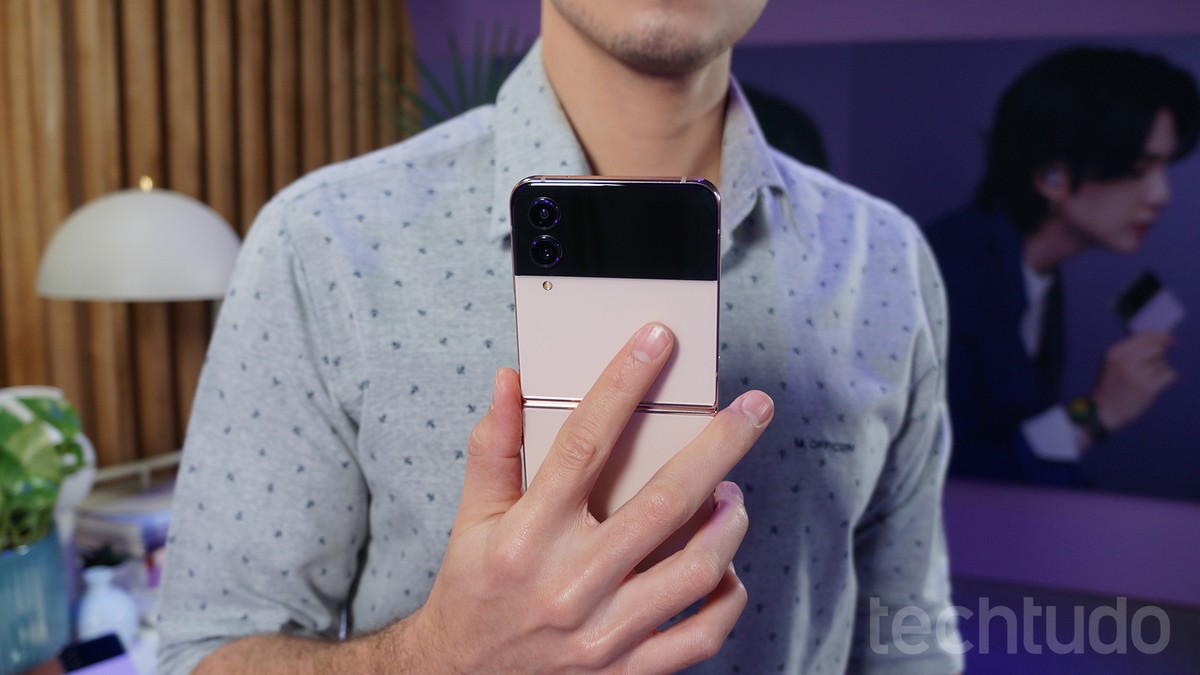 Samsung Brasil volta a vender celular premium com carregador na caixa