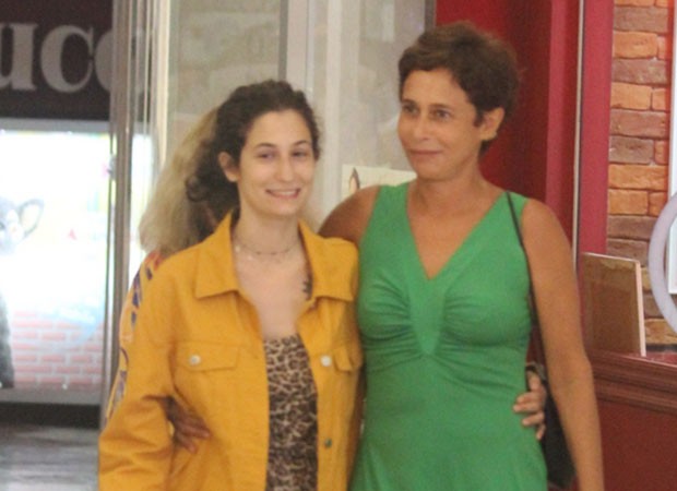 Andréa Beltrão e a filha, Rosa (Foto: RODRIGO ADÃO\ AGNEWS)
