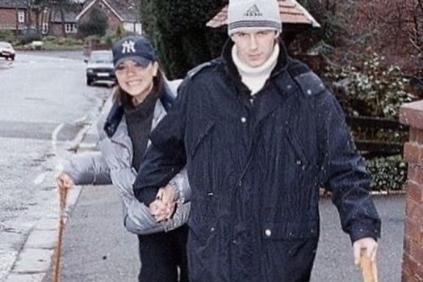 Victoria e David Beckham em 1997 (Foto: Instagram)