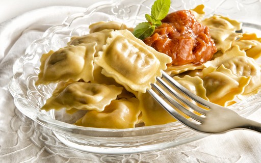 Que Ravioli Ravióli de queijo com molho de tomate natural - Revista Crescer ...