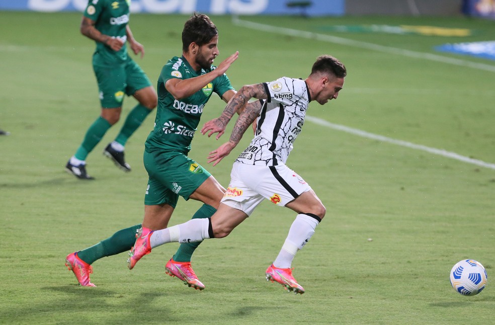 Pepê e Gustavo Mosquito em Cuiabá x Corinthians — Foto: Gil Gomes/AGIF