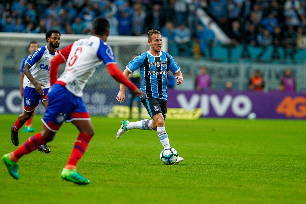 De pé em pé: Grêmio é o time que menos erra passes e mais desarma no Brasileirão