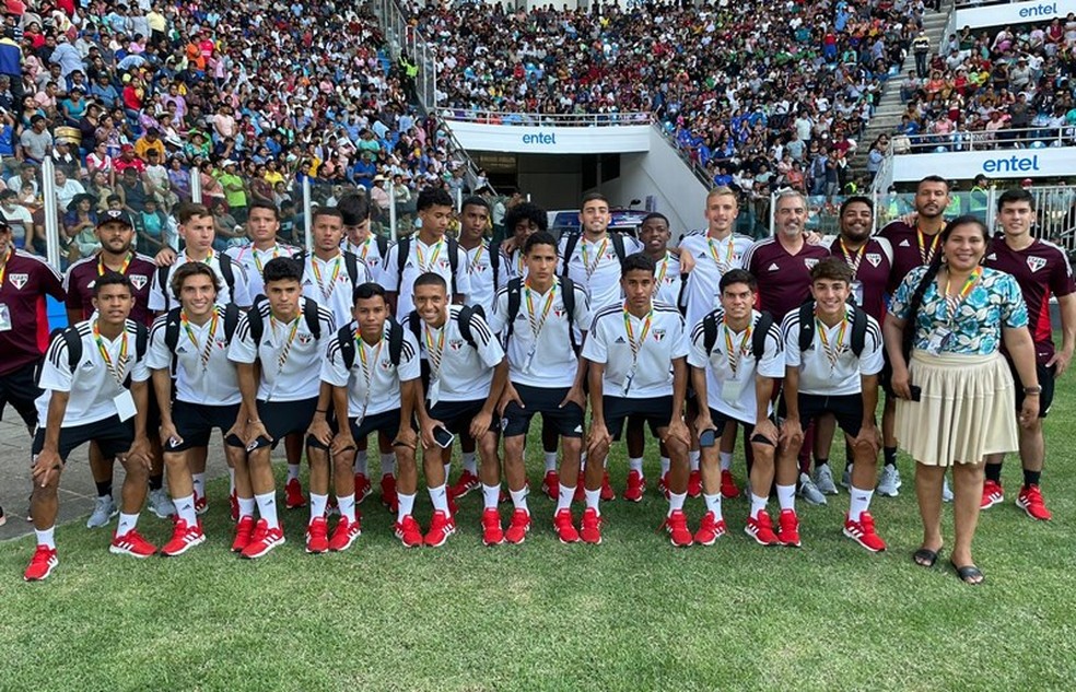 Equipe sub-16 do São Paulo que disputa torneio na Bolívia — Foto: Divulgação/saopaulofc.net