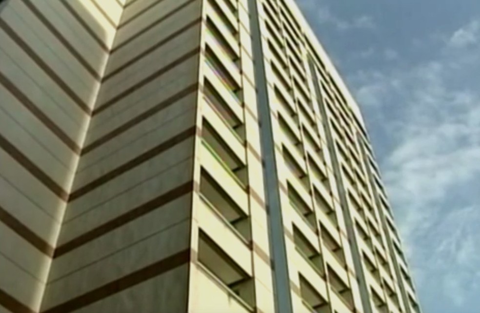 Modelo foi jogada do 14º andar de prédio em Brasília — Foto: Reprodução/Rede Amazônica